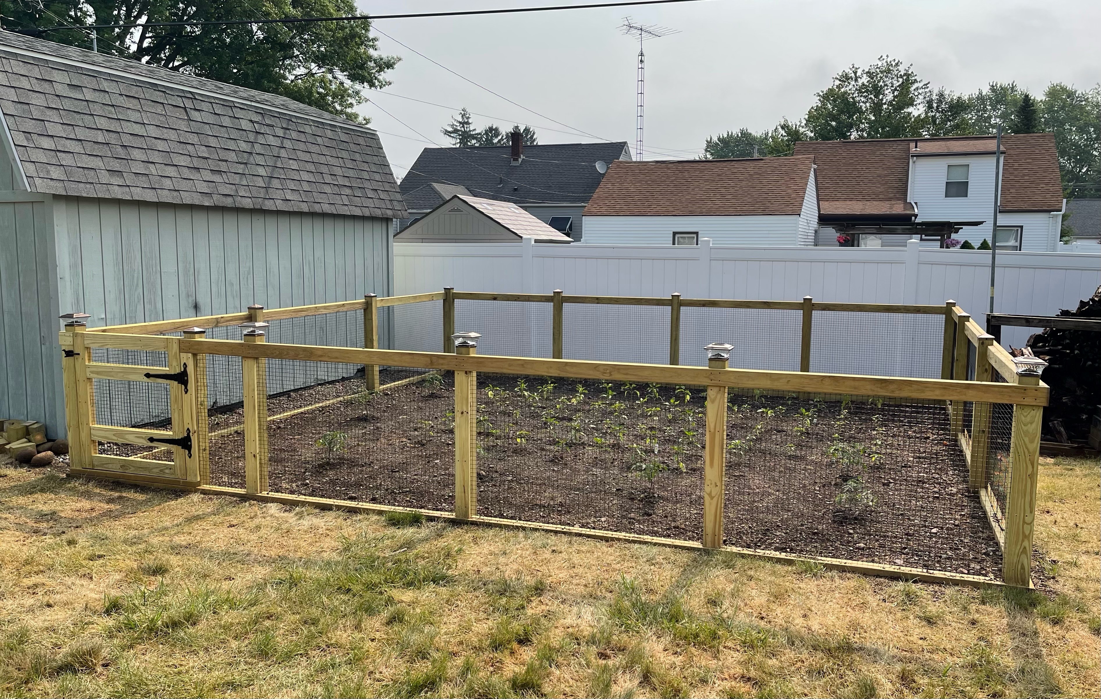 4 Foot Tall Metal Steel Grid Enclosed Garden Fence